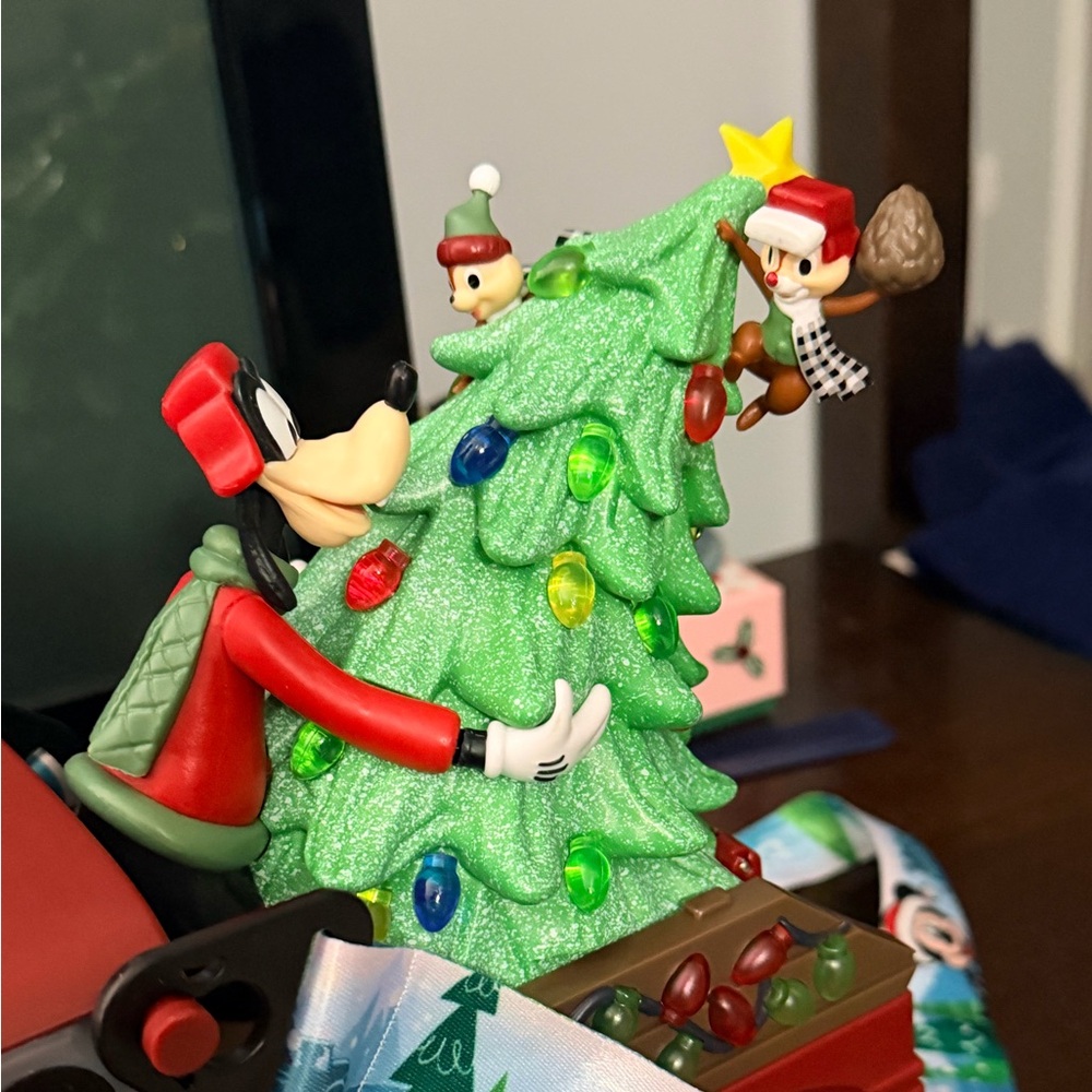 2025 Disney Mickey Christmas Truck Popcorn Bucket - Picture 4 of 6